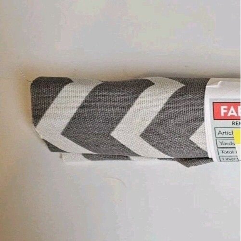 JOANN FABRIC Grey/White  0.472 yards 100% Cotton Staple